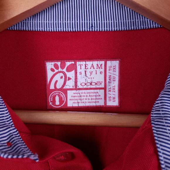 Chick-fil-A Unisex Short Sleeve Polo Shirt XL Red OOBE Team Style Uniform Work - Picture 4 of 13